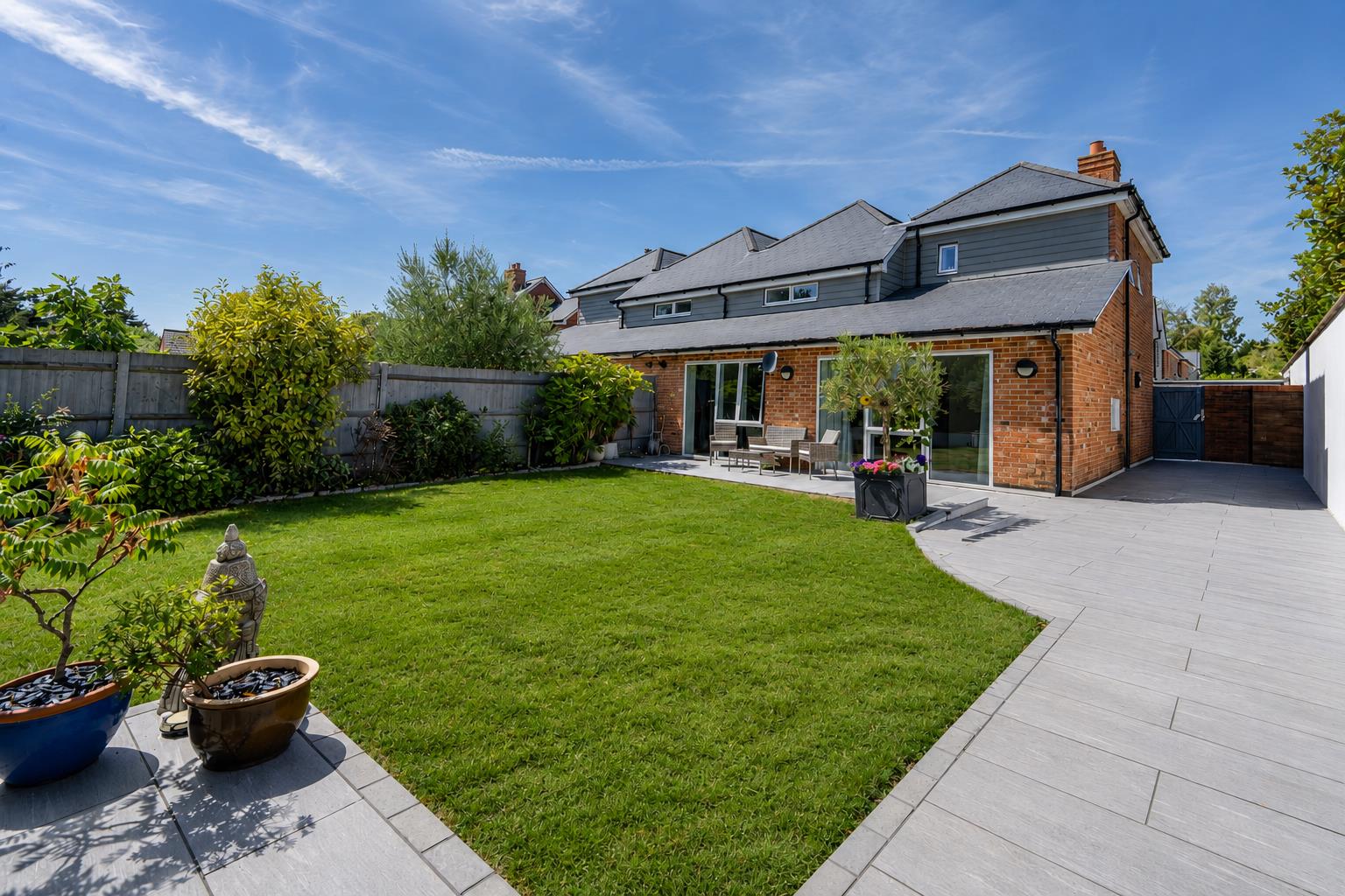 Great Charta Close, Englefield Green,